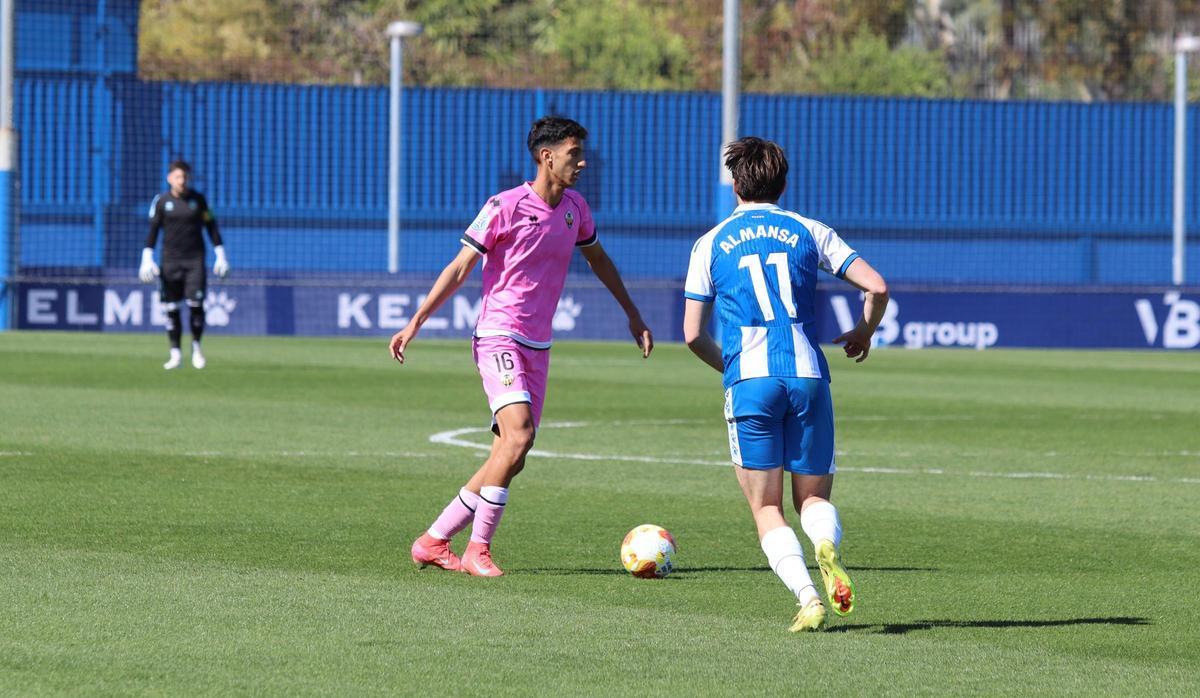 El central Ismael Fadel anotó el 1-2 de magistral falta directa en el minuto 48.