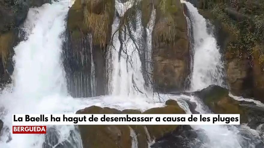 Així baixa l'aigua pel riu Bastareny després de les pluges abundants