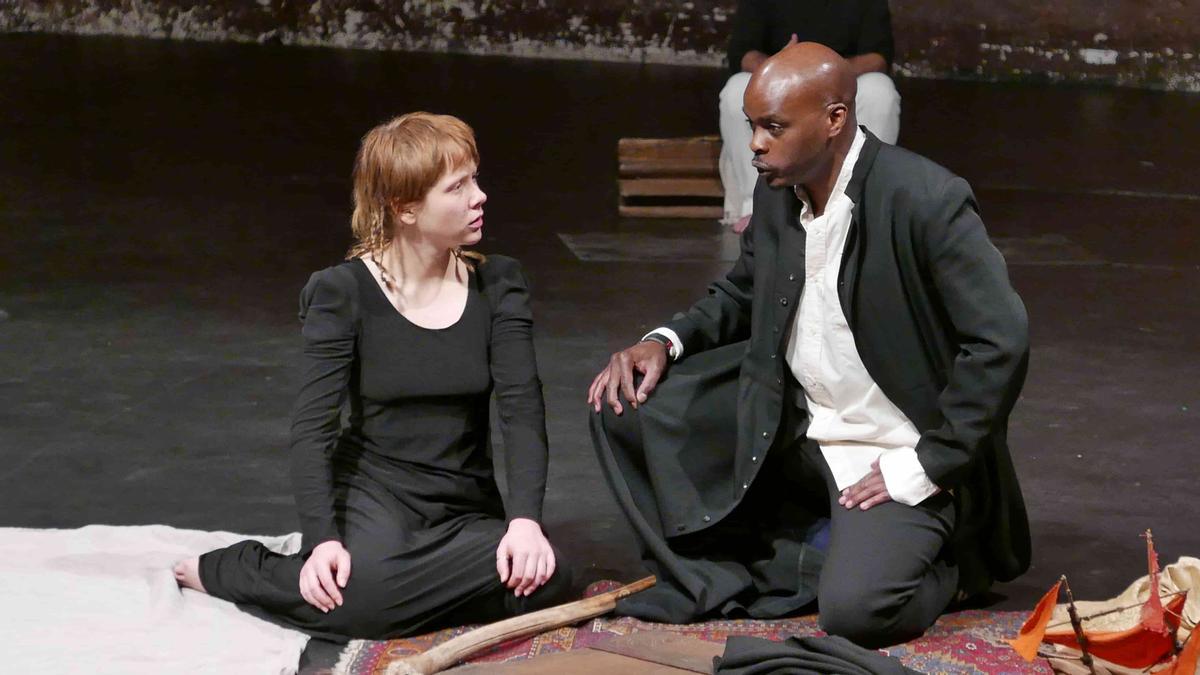 Un momento del montaje de Peter Brook, 'Tempest Project '