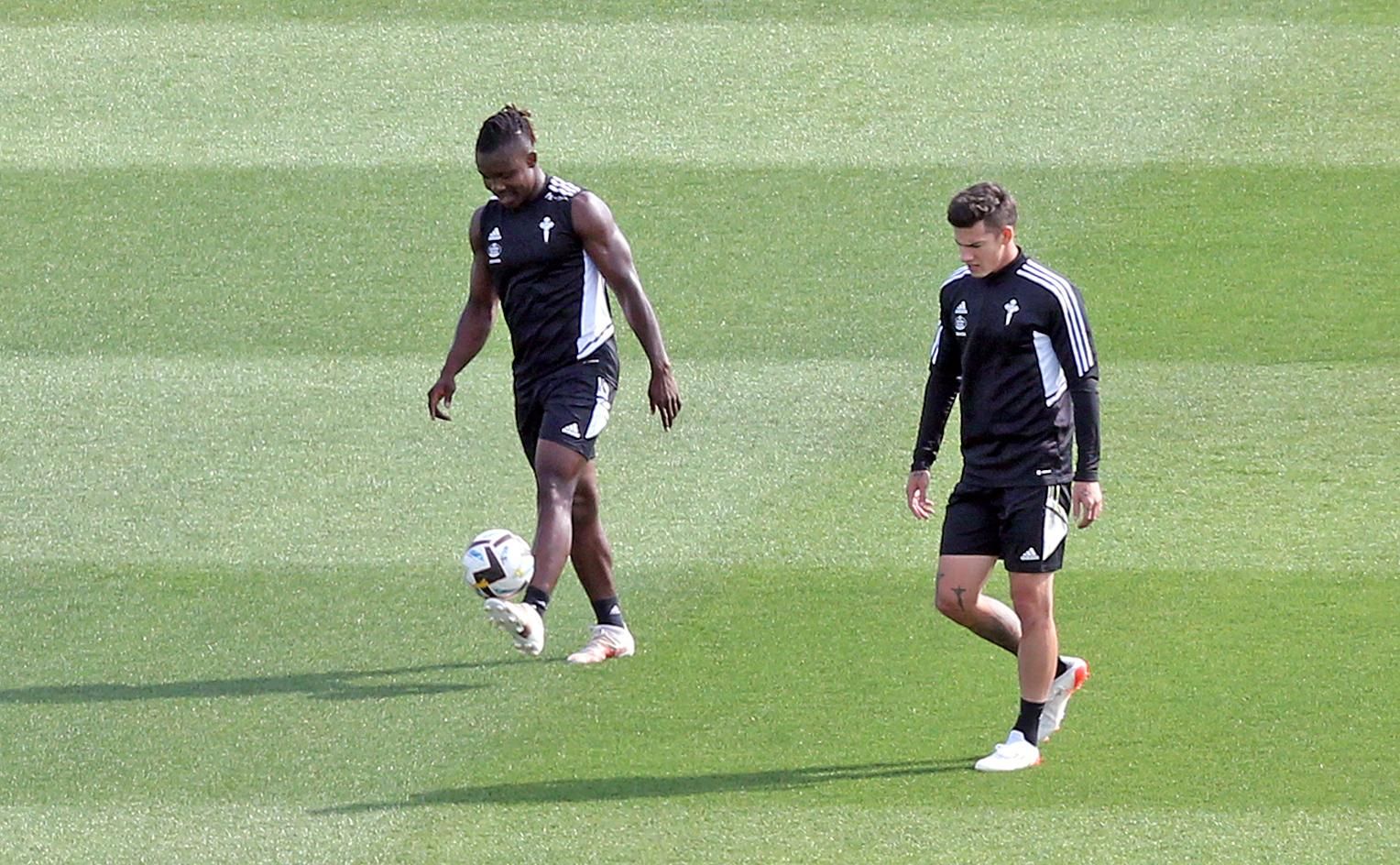 Santi Mina ya entrena de nuevo en Afouteza