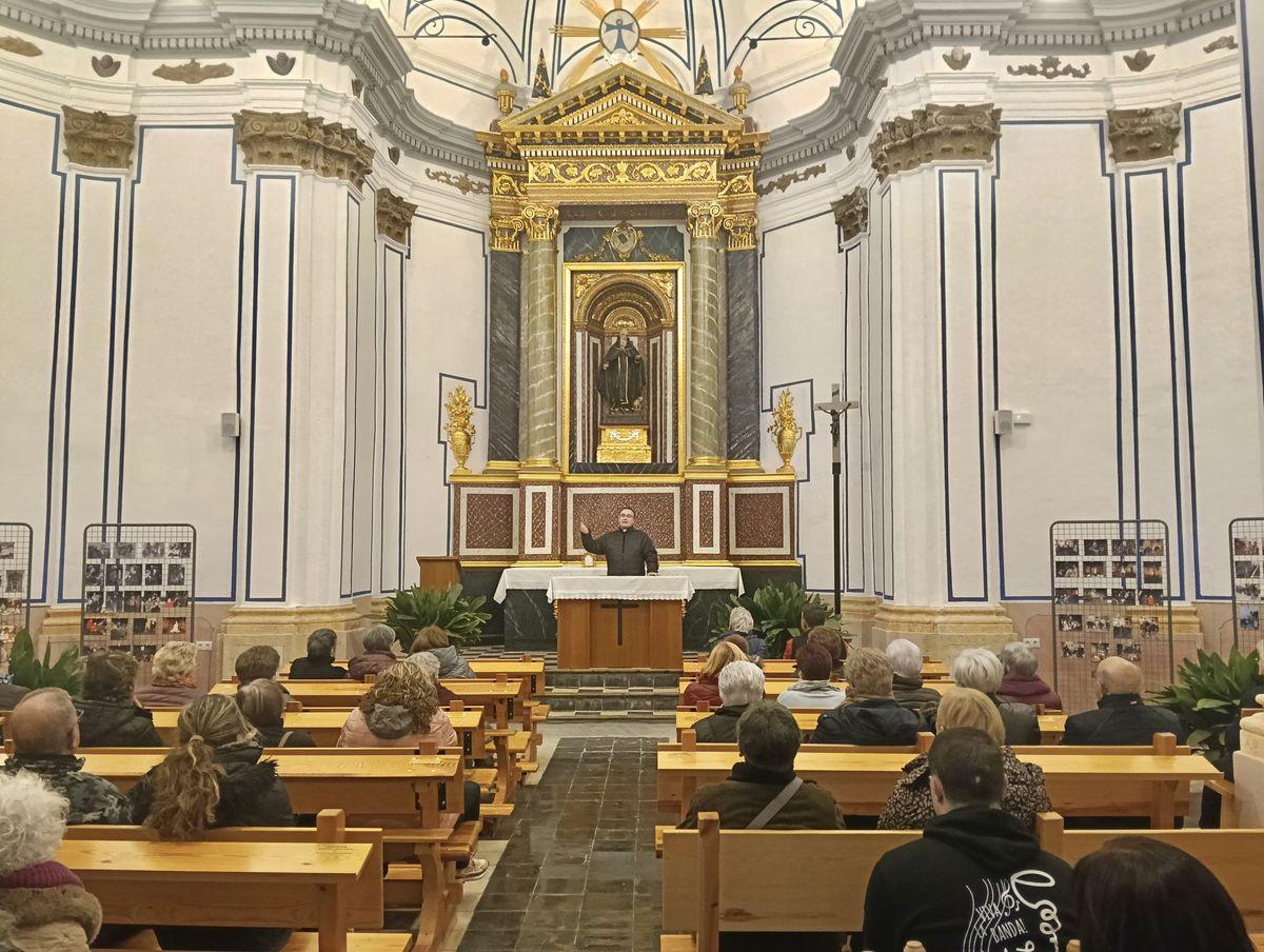 Este sábado ya se cantaron los tradicionales gozos con el retablo de la ermita de Llucena ya restaurado.