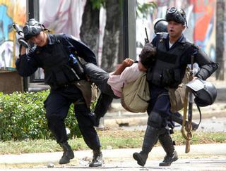 Opositores en Nicaragua repudian la "escalada de violencia policial" contra disidentes