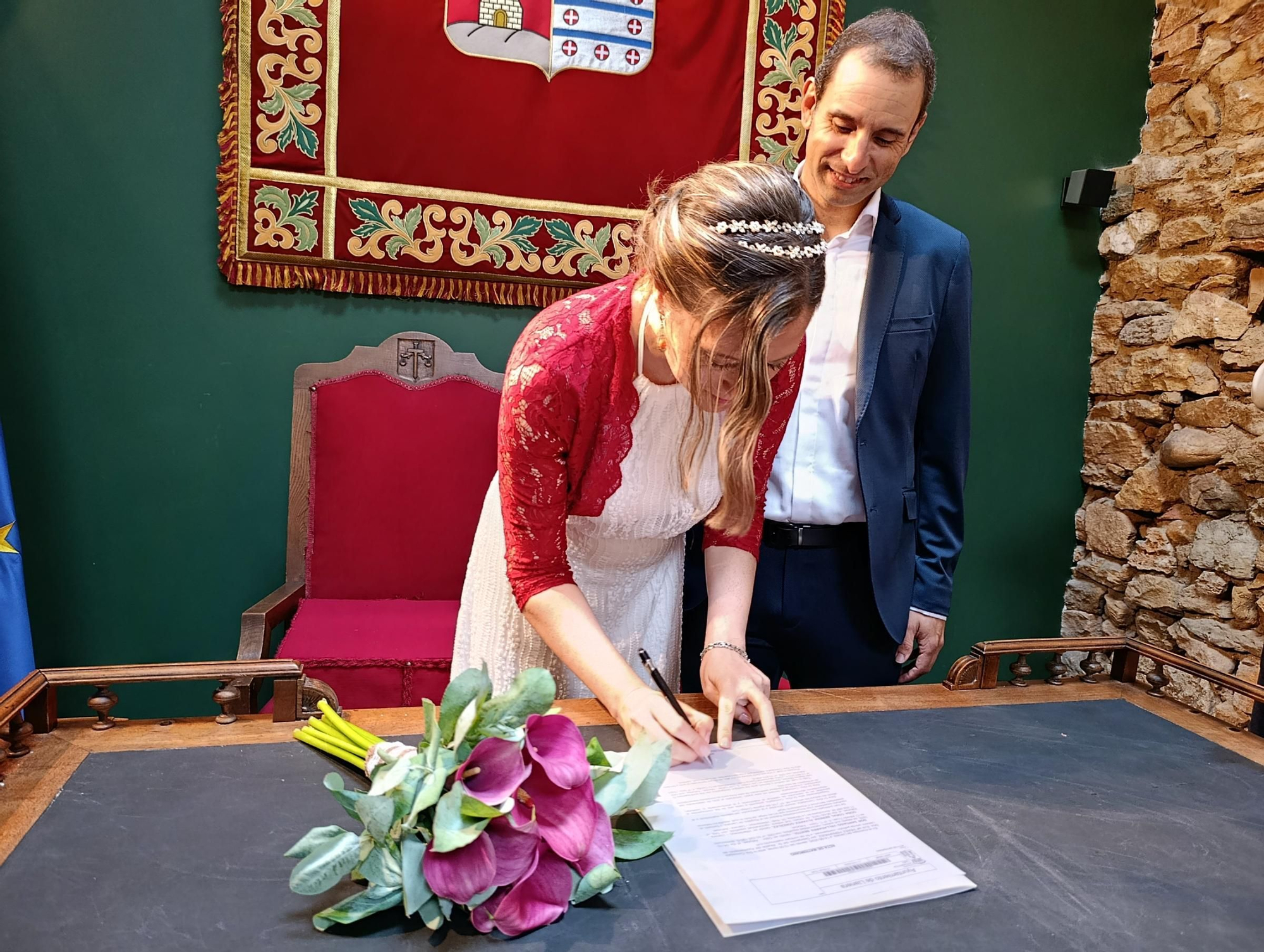 Coral Álvarez y Santiago Valladares se dan el "Sí, quiero" en Llanera