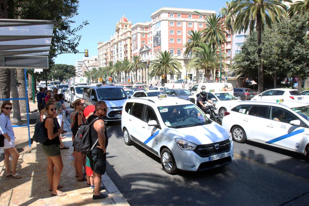 Este martes, los taxistas han continuado con sus movilizaciones