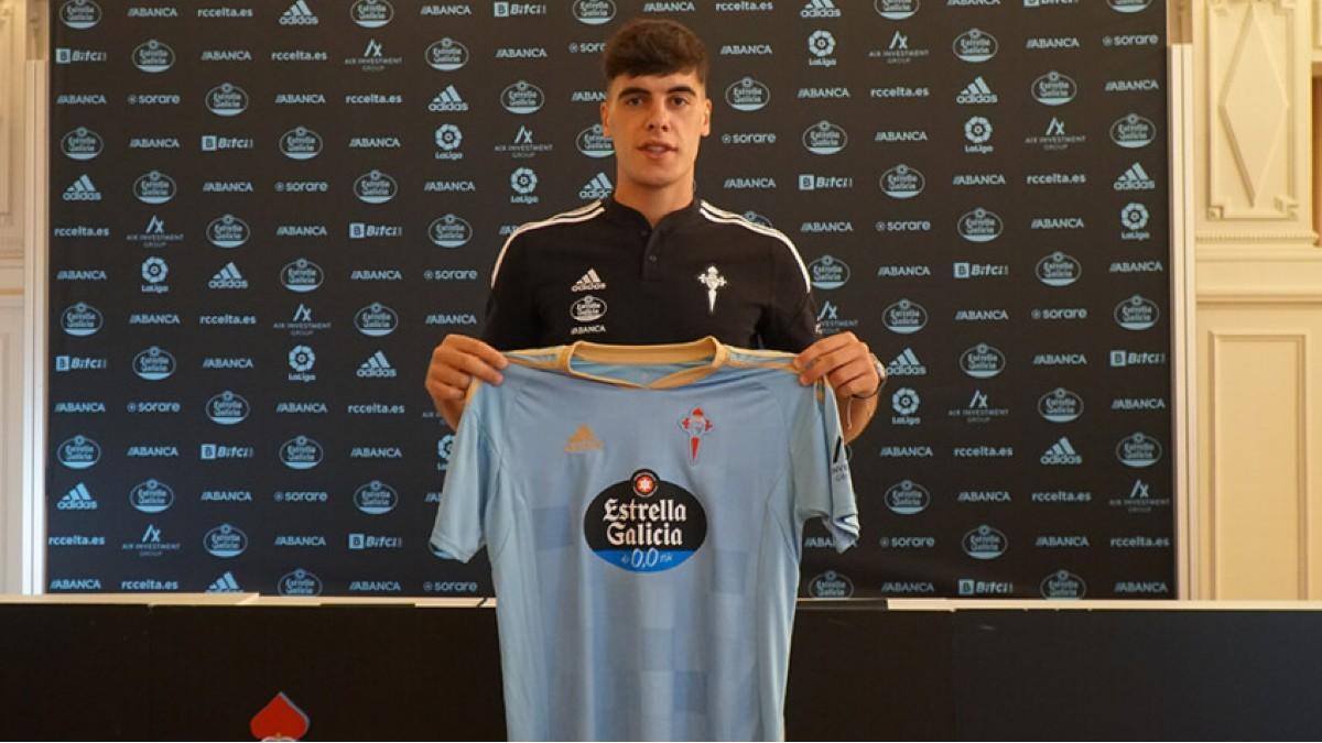 Julen Lobete con la camiseta de su nuevo equipo