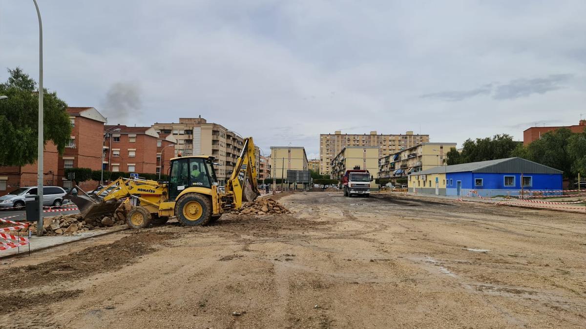 Las obras de la remodelación del aparcamiento del Polígono Almafrá.