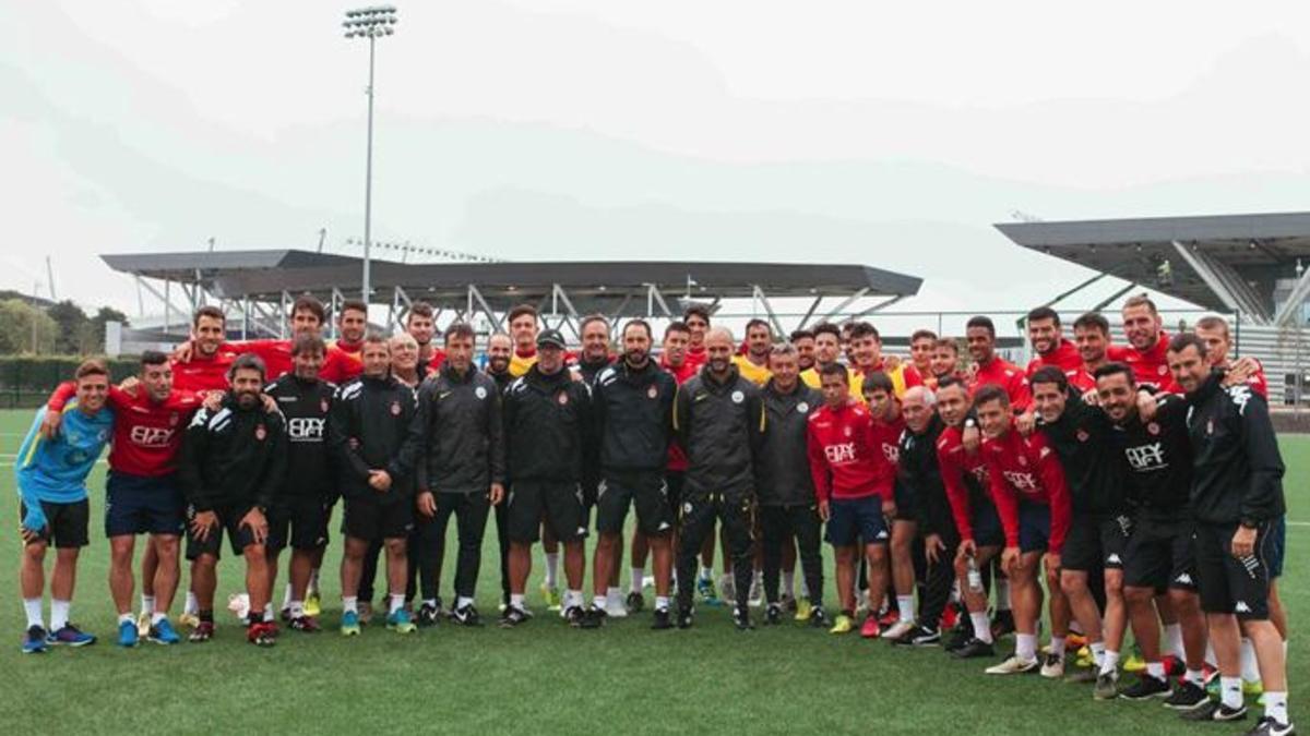 Pep Guardiola ha visitado este viernes la concentración del Girona en Manchester