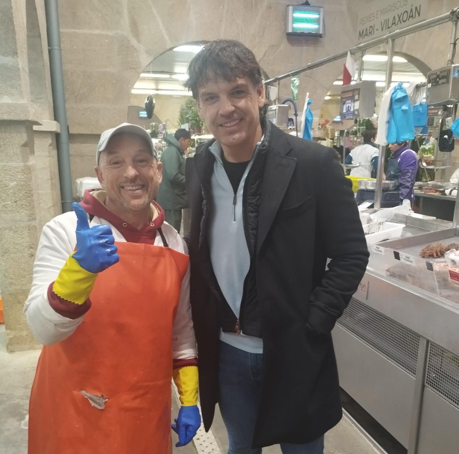 Cachadas junto a Fernando Morientes en el Mercado Municipal.