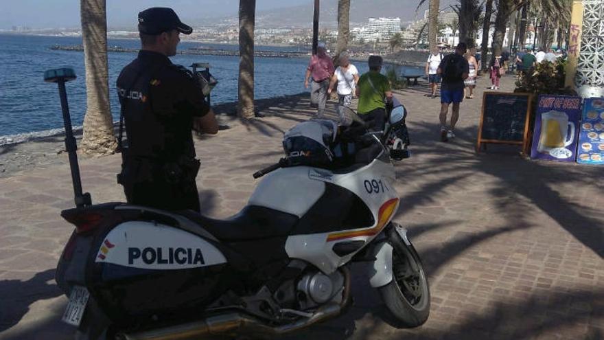 Detenido un joven por robar una cadena de oro a una turista en Tenerife