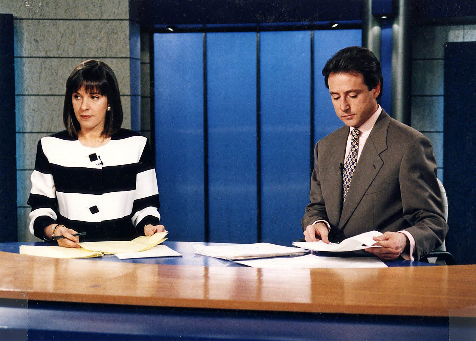 La periodista Ana Blanco, presentadora del Telediario, junto a Matías Prats, en una imagen de principios de los 1990.