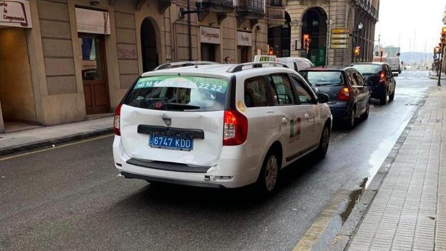 Un triple accidente en la avenida de La Costa de Gijón deja una herida leve