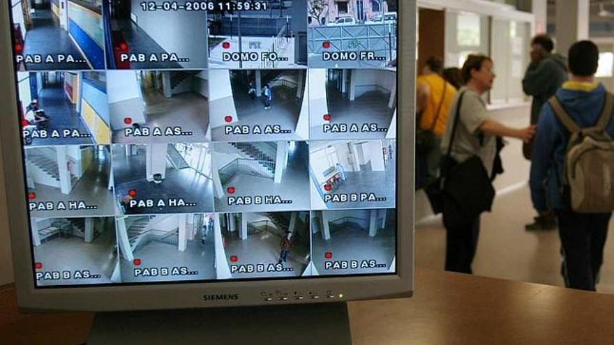Monitor central de las cámaras instaladas desde hace ya tres años en el Instituto Figueras Pacheco de Alicante