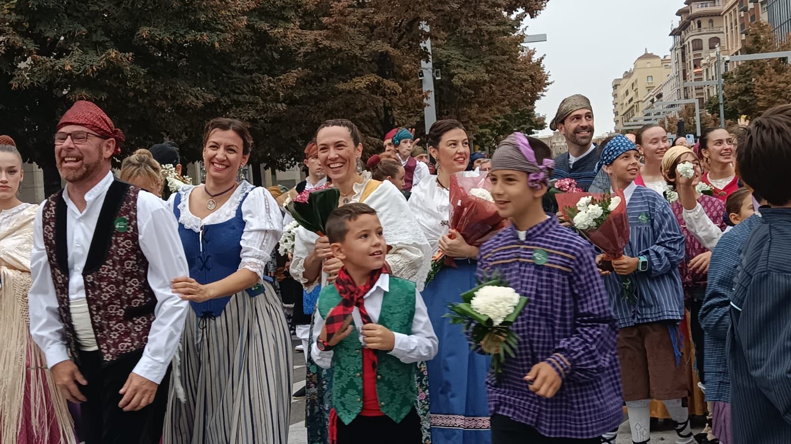 En imágenes | La Ofrenda de Flores a la Virgen del Pilar 2023 (I)