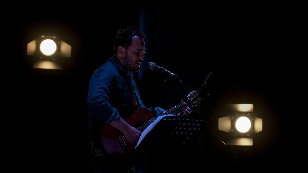 El cantautor madrileño apostó por un formato acústico e íntimo.