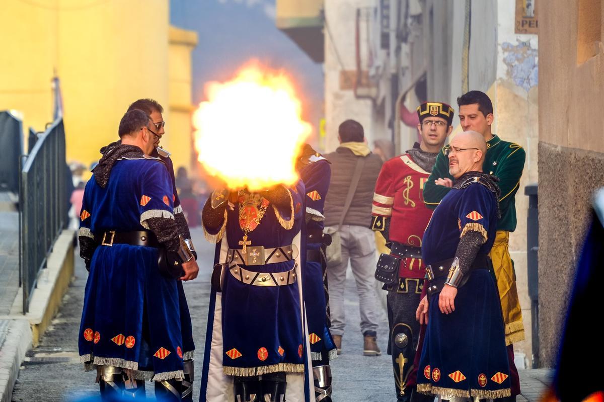 Arcabuceros de la comparsa Caballeros de Cardona de Sax.