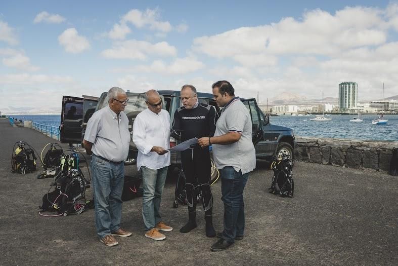 Arrecife limpia su marina