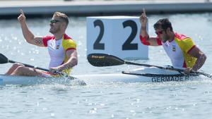 Marcus Cooper y Rodrigo Germade celebran su triunfo en Castelldefels