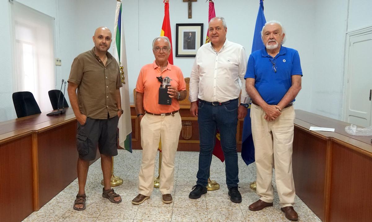 Visita al Valle de Ricote del Duque de Huete (segundo,   izquierda), acompañado de Jesús López Moreno,   Jaime Tornero y Miguel Banegas