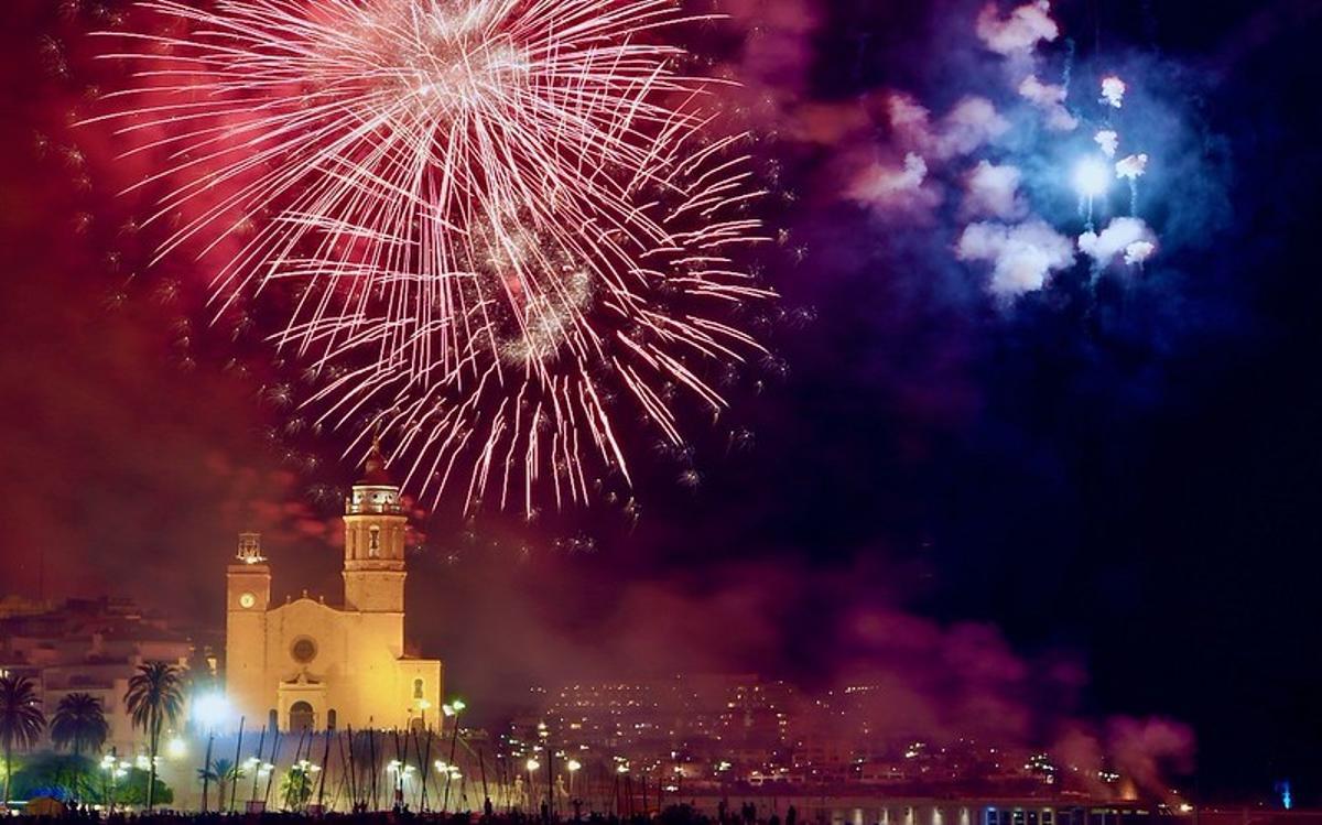 Fuegos artificiales en la fiesta mayor de Sitges de 2025.