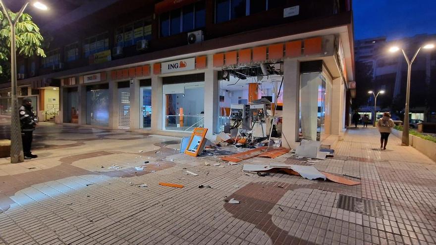 Vuelan con explosivos varios cajeros en el centro de Málaga