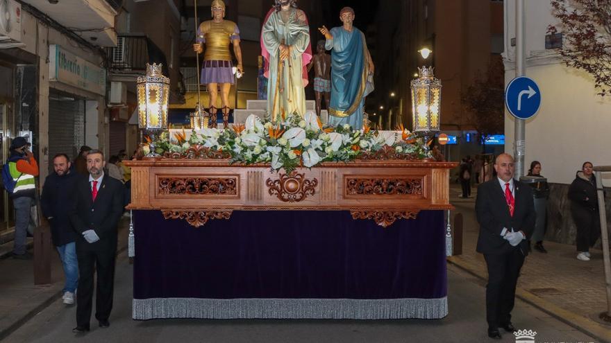 Torrent vive un intenso Martes Santo de procesiones y traslados