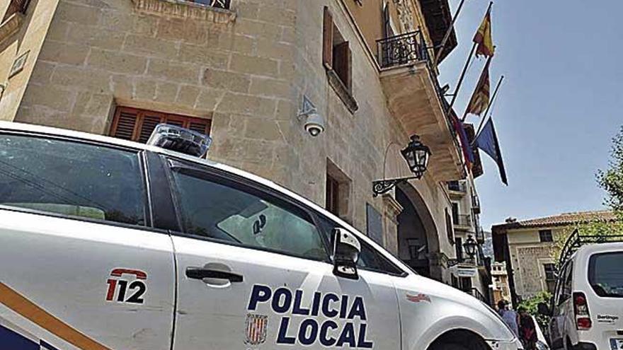 Un coche patrulla de la PolicÃ­a Local de SÃ³ller.