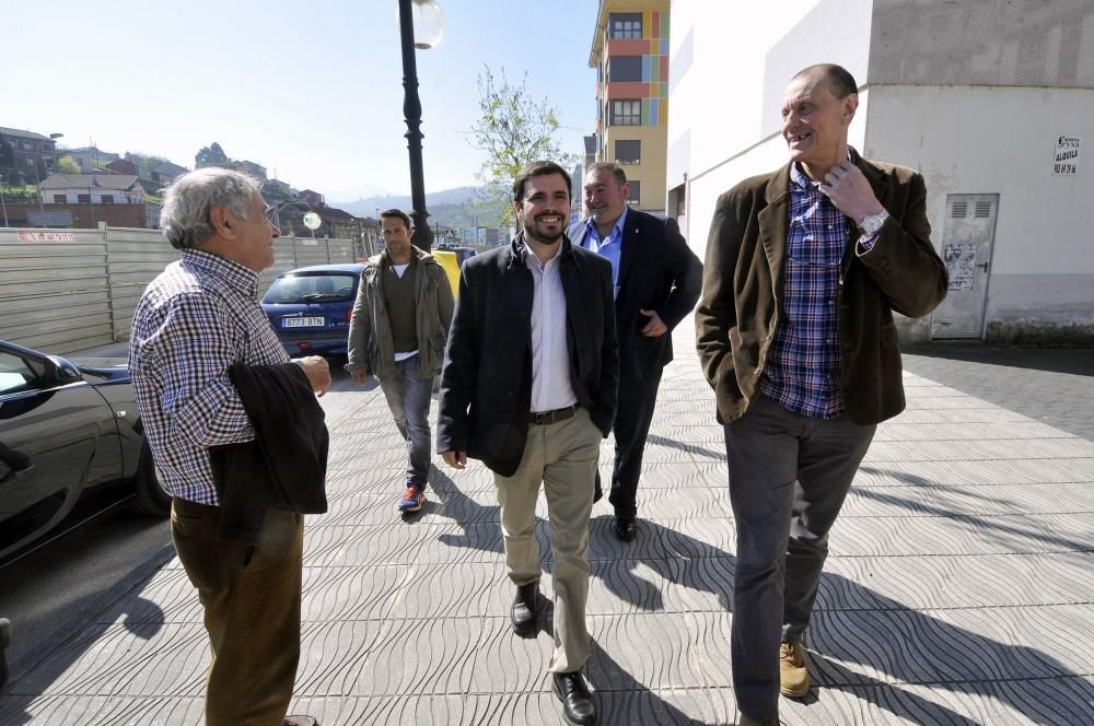 Alberto Garzón en las obras de soterramiento de FEVE