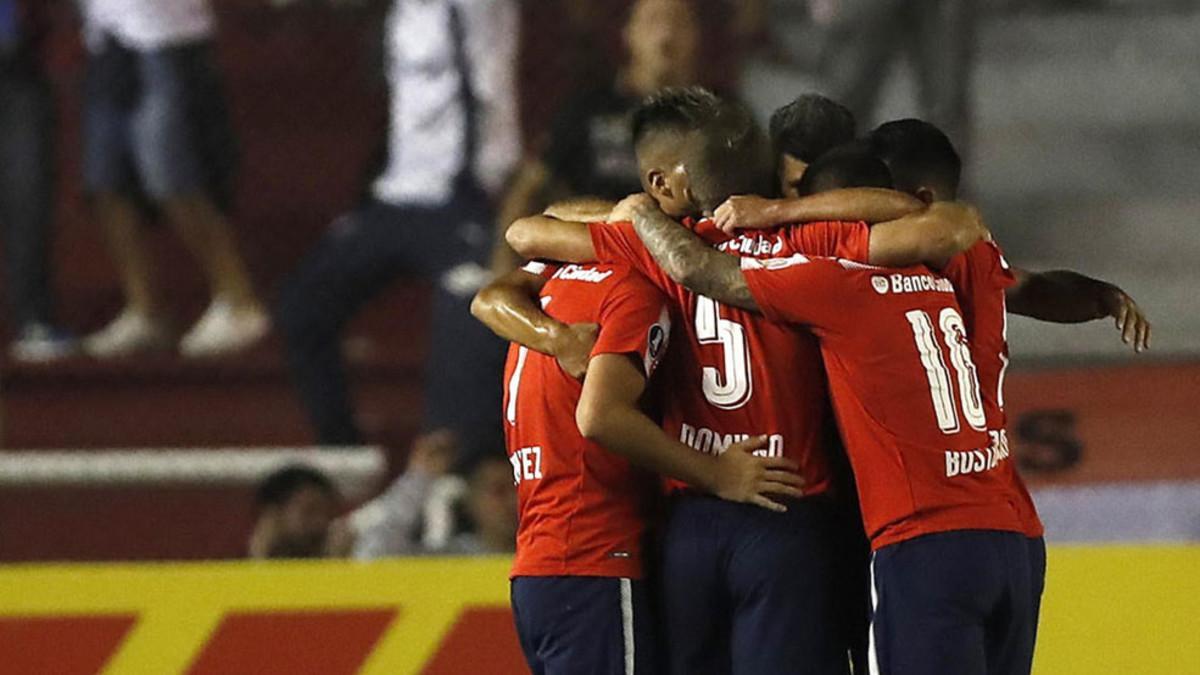 Martin Benítez, de Independiente, festeja su gol ante Millonarios
