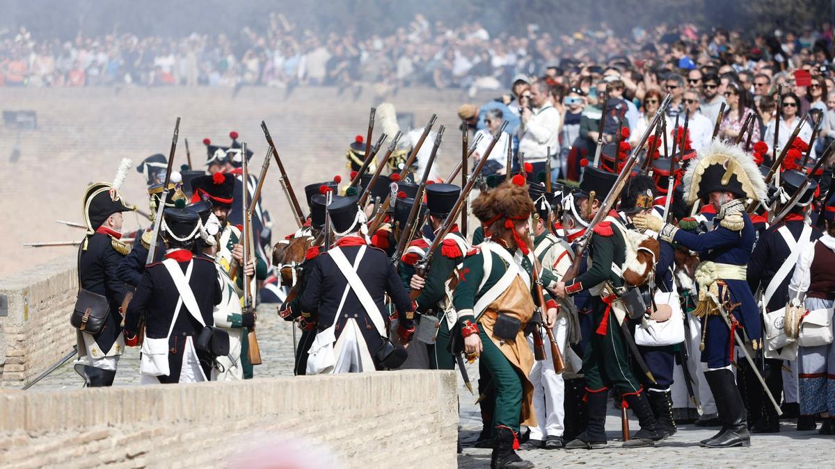 EN IMÁGENES | Así ha sido la recreación de la batalla del Segundo Sitio de Zaragoza