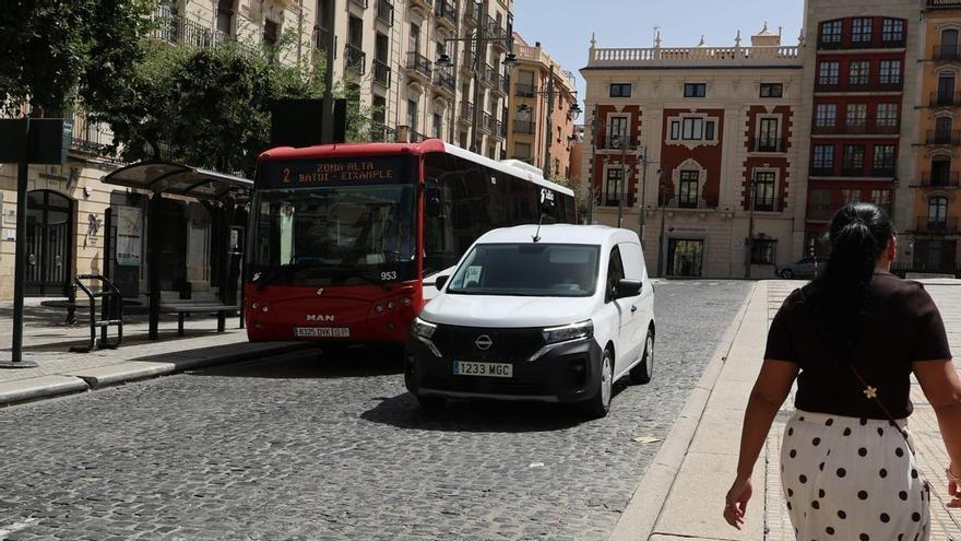 La plaça d'Espanya es tanca al trànsit dos dies i obliga a desviar quatre línies d'autobús a Alcoi
