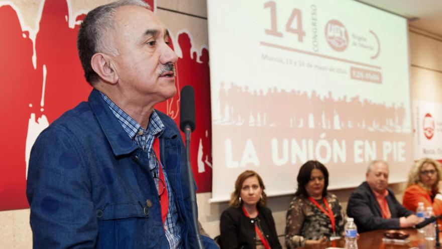 El secretario general de UGT, Pepe Álvarez, ayer en Murcia, en la clausura del 14º congreso regional.