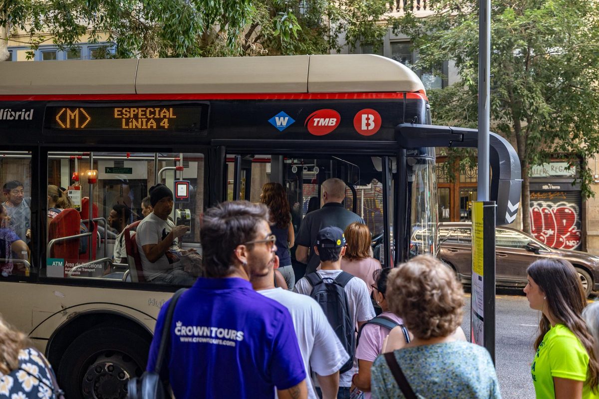 Primer día de cortes en la L4 del metro de Barcelona Primer día de cortes en la L4 del metro de Barcelona