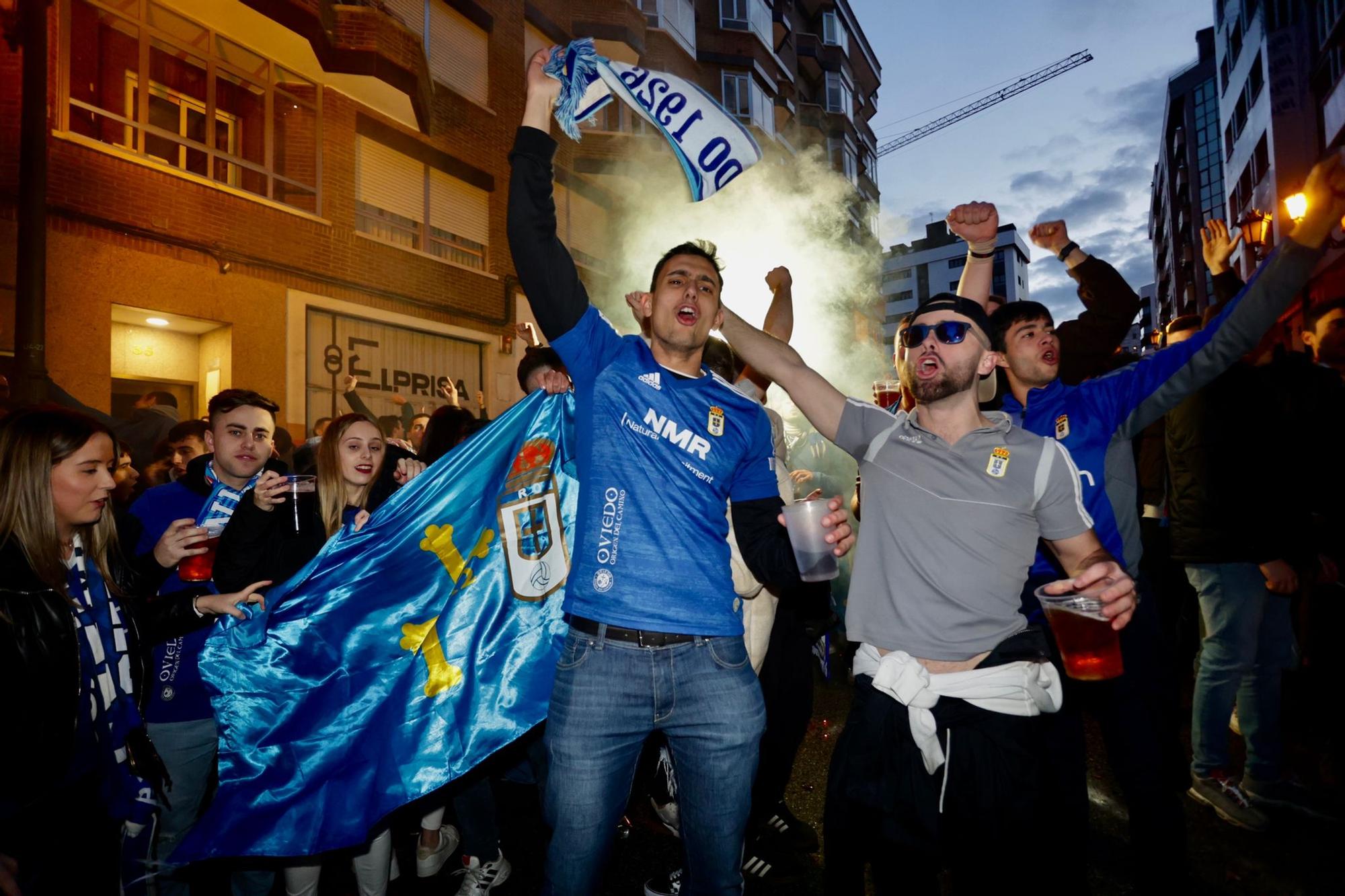 Las aficiones del Oviedo y el Sporting calientan motores antes del derbi