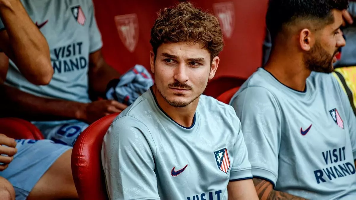 Grimaldo ve a Julián Álvarez reintegrado: "Lo veo muy metido, con muchas ganas. Es el mejor del equipo"