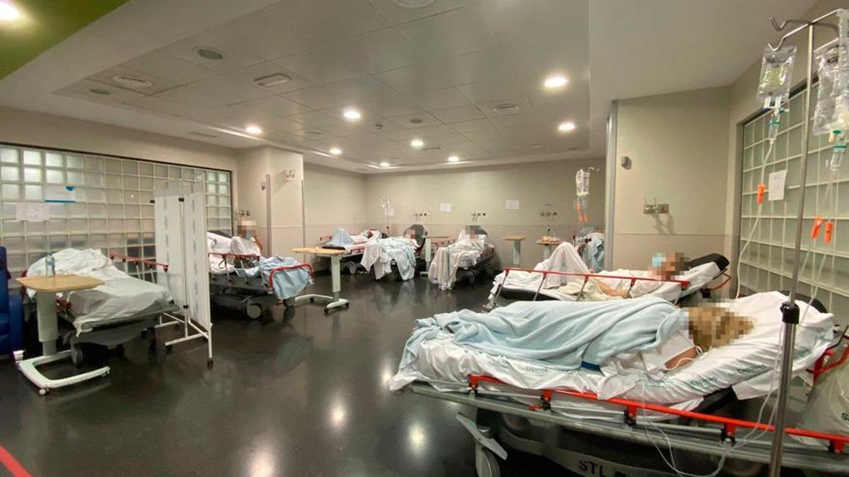 Denuncian &quot;un nuevo colapso&quot; en las urgencias de Son Espases con medio centenar de pacientes esperando cama