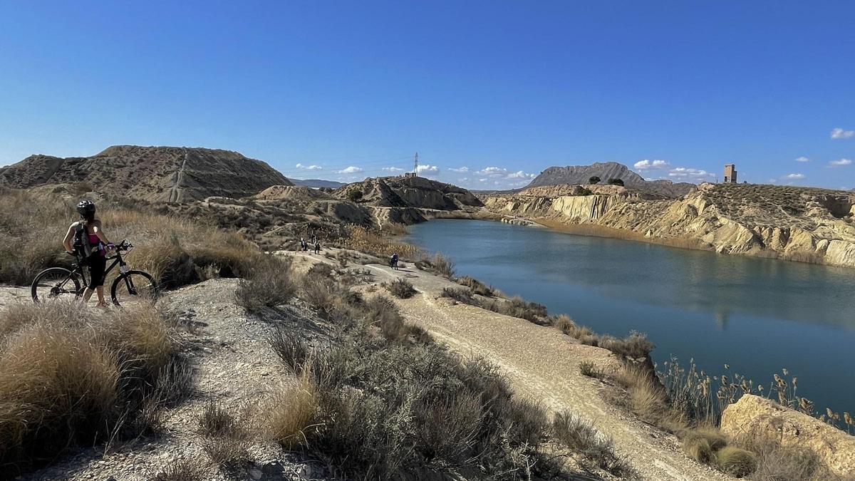 El cierre perimetral del municipio de Alicante los fines de semana multiplica las excursiones familiares a las lagunas de Rabasa