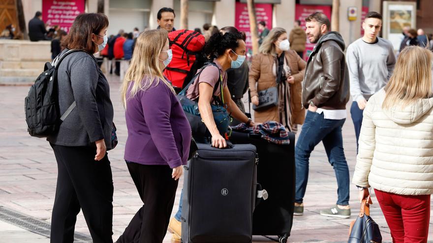 Málaga, Córdoba y Sevilla ya están en nivel 2 de alerta sin límite de aforo y horario