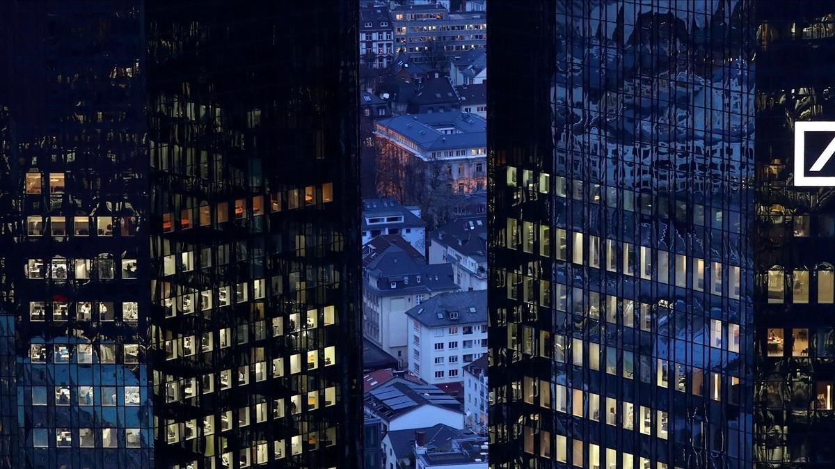 zentauroepp46249246 file photo  the headquarters of deutsche bank in frankfurt  190315123857