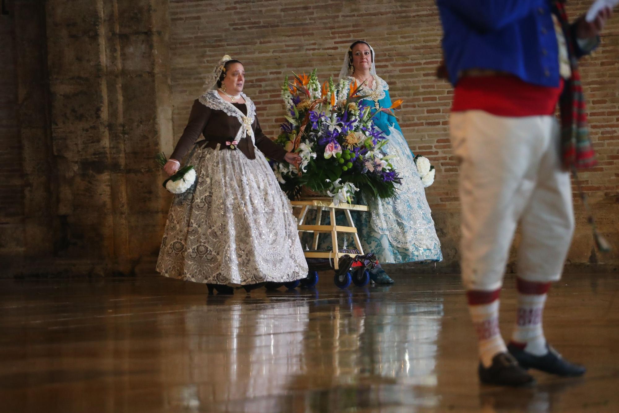 Búscate en el primer día de ofrenda por la calle de la Paz (entre las 21:00 a las 22:00 horas)