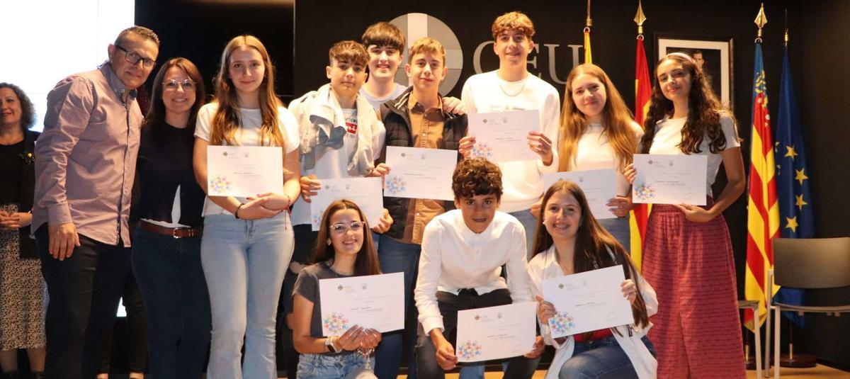 Alumnado de los colegios Altozano y Teresianas de Alicante ganan dos concursos de la Universidad CEU