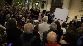 El Cine Ideal vuelve a congregar espectadores, pero esta vez en la calle