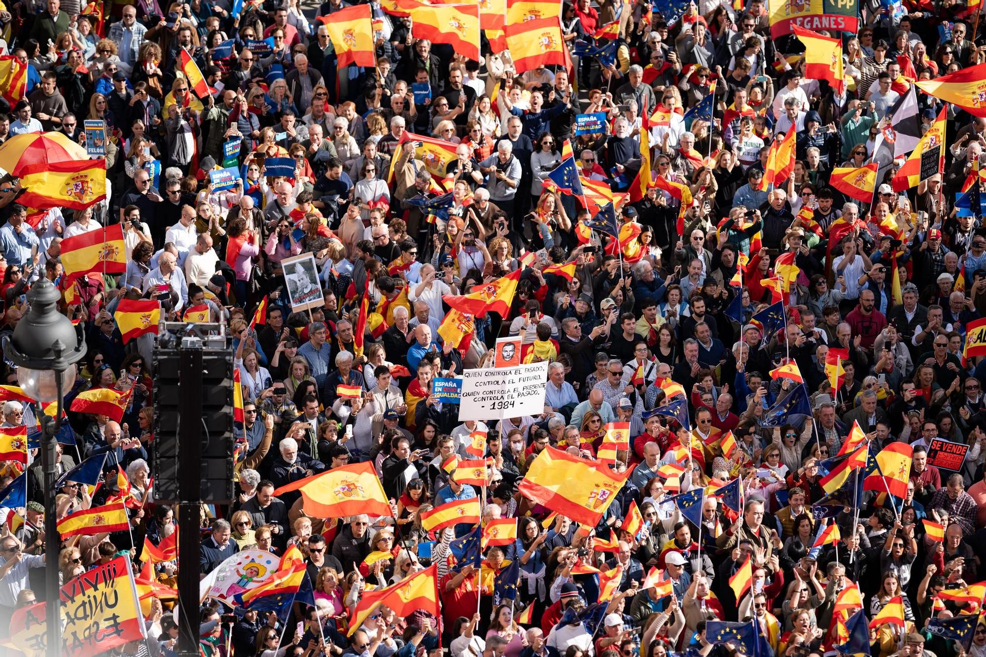 Manifestació contra l'amnistia a Madrid, en fotos