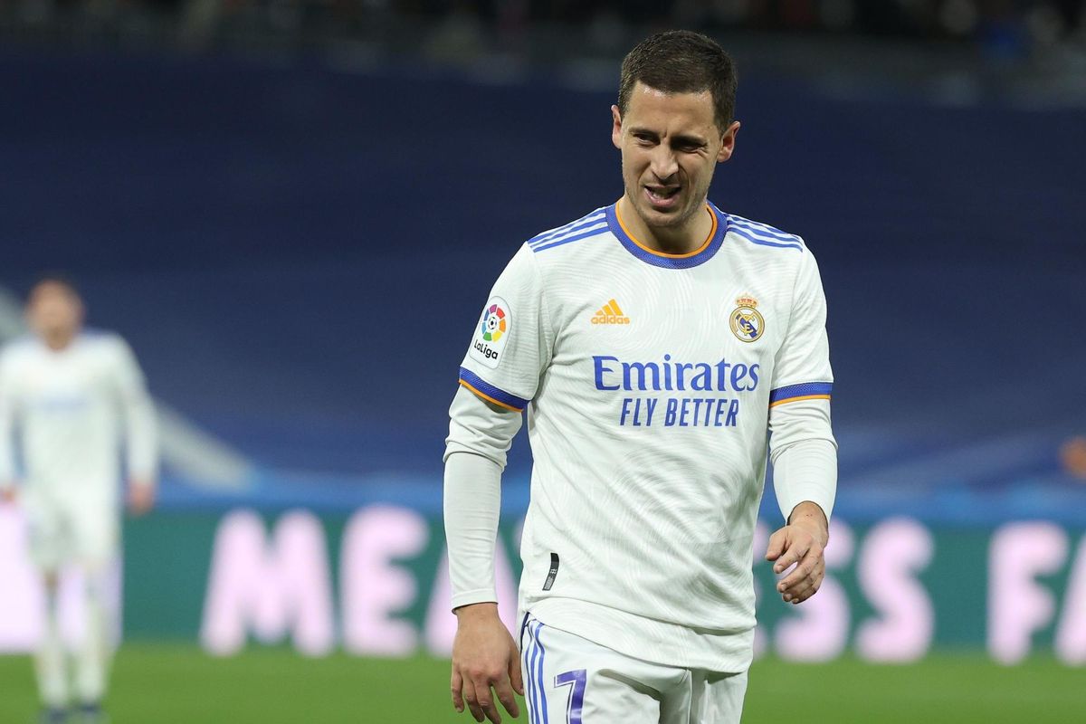 El delantero belga del Real Madrid, Eden Hazard, durante el encuentro correspondiente a la jornada decimoctava de primera división que disputaron hoy domingo frente al Cádiz en el estadio Santiago Bernabéu, en Madrid. EFE / Kiko Huesca.