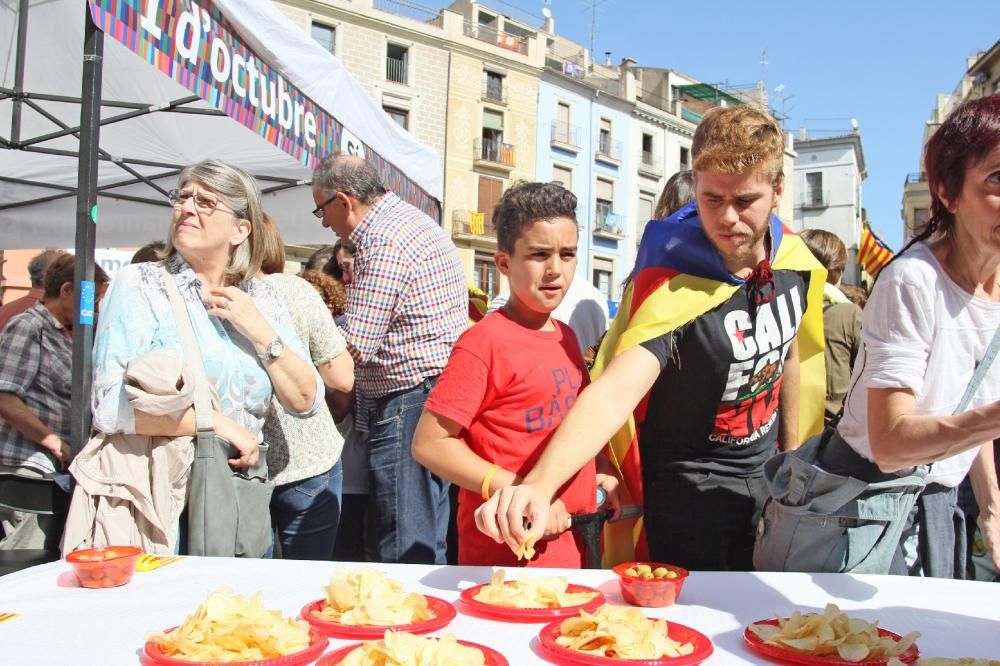 Penjada de cartells a Manresa pro referèndum