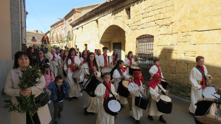 Palmas y ramos inundan las calles de los pueblos zamoranos