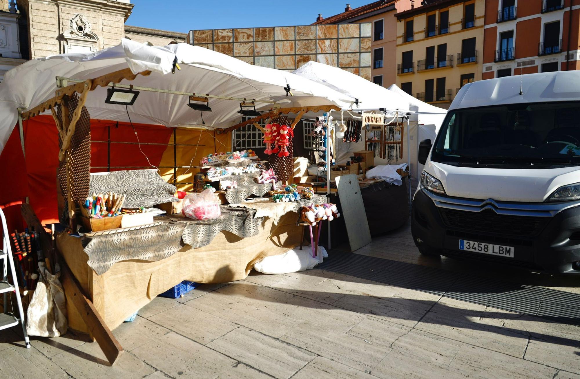 En imágenes | Montaje del Mercado de las Tres Culturas en Zaragoza