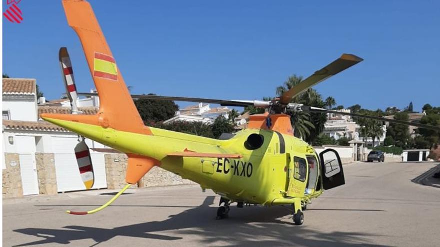 El helicóptero medicalizado ha trasladado al ciclista al hospital de Sant Joan