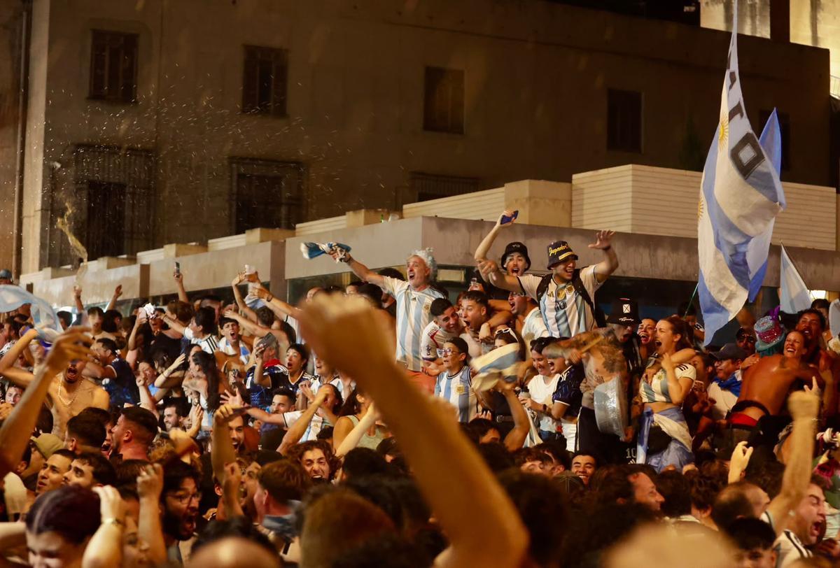 Argentina celebra el pase a la final en Alicante e Inglaterra llora en Benidorm: las dos caras de la moneda
