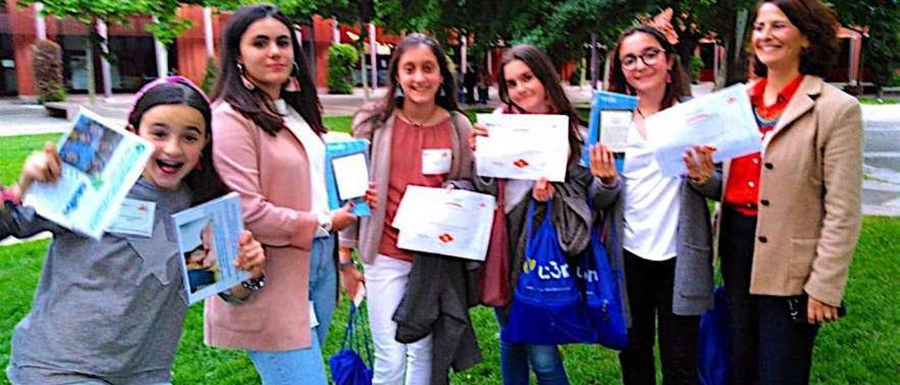 Por la izquierda, Carla Morilla, Lucía Garrido, Cecilia García, Lola Ramos, Candela Paredes y Alejandra Rodríguez.