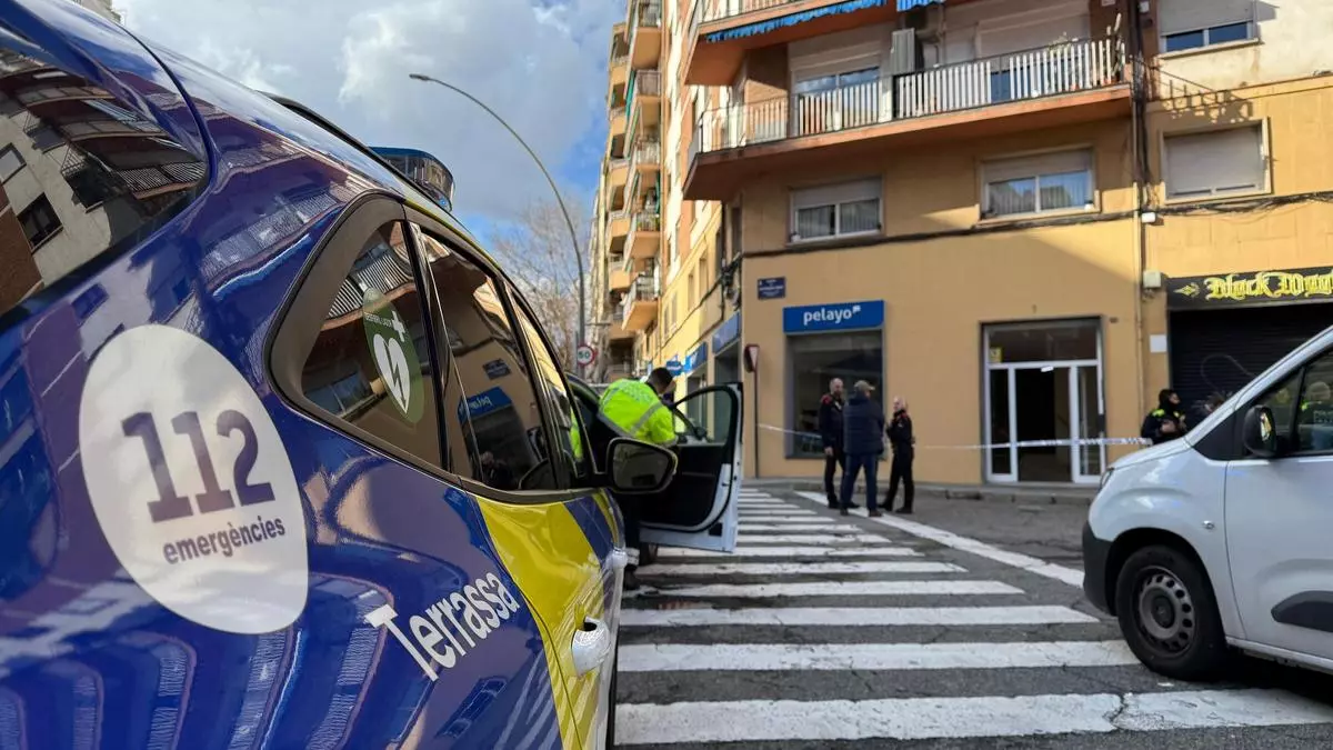 Dos detenidos por asaltar y agredir a unos vendedores de rosas en Terrassa